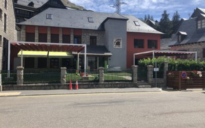 L’ajuntament de Naut Aran instal·la dues cobertes de protecció solar a l’escola bressol “Eth Cargolh” de Tredòs