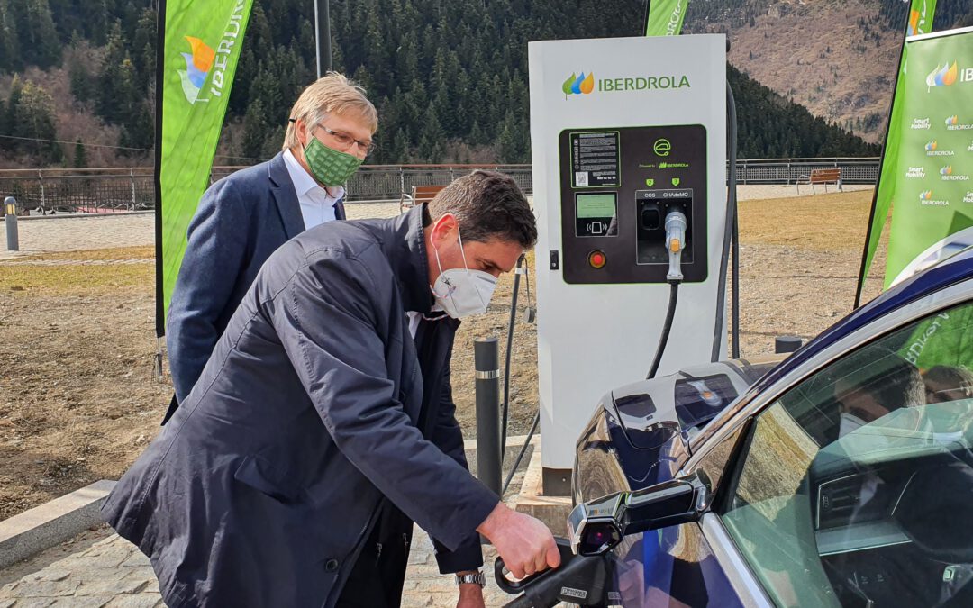 El Ayuntamiento de Naut Aran inaugura los puntos de recarga eléctrica